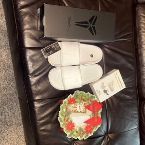 Nike White Holiday Wreath Slippers